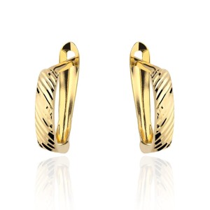 Kolczyki złote smukłe zdobione diamentowaniem na angielskim zapięciu