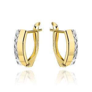 Kolczyki złote z diamentowaniem z boku na angielskim zapięciu