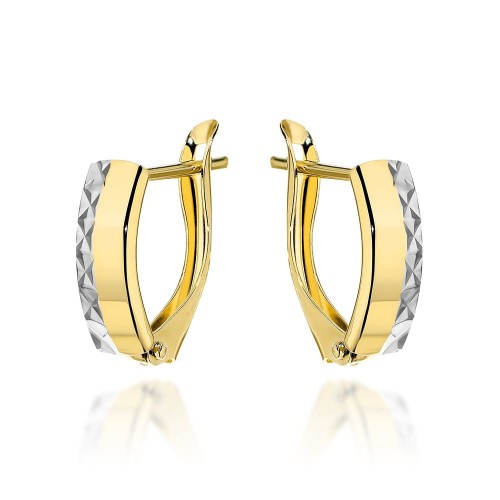 Kolczyki złote z diamentowaniem z boku na angielskim zapięciu