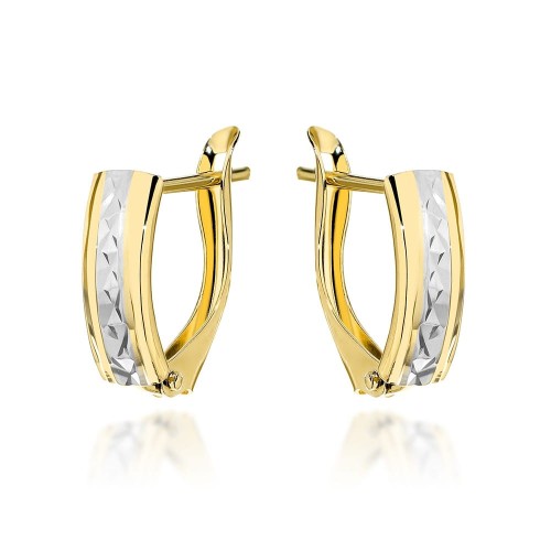 Kolczyki złote z diamentowaniem na środku na angielskim zapięciu